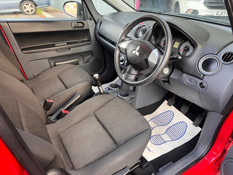 MITSUBISHI COLT
