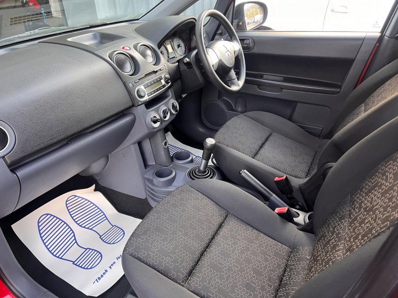 MITSUBISHI COLT