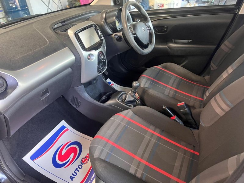 PEUGEOT 108