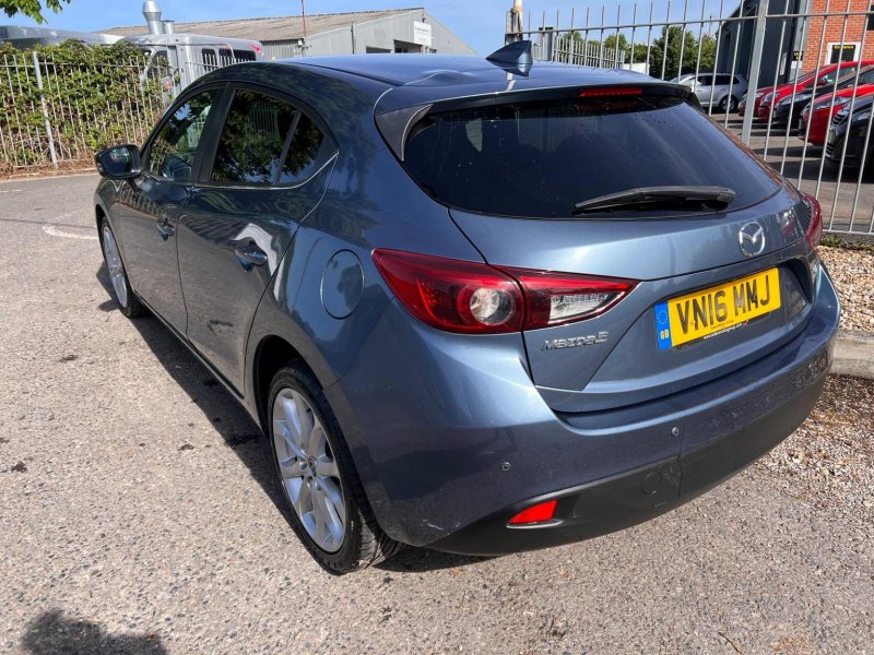 MAZDA MAZDA3